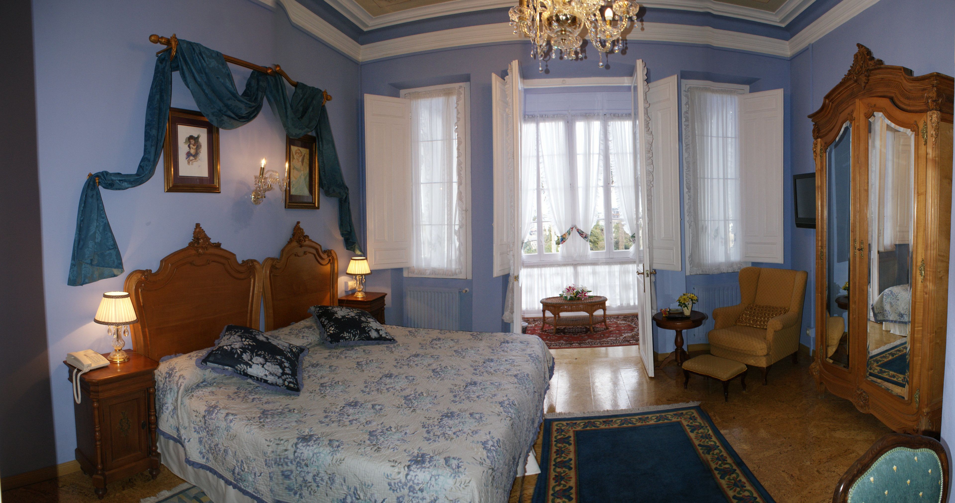 in-room safe, desk, free wifi, bed sheets