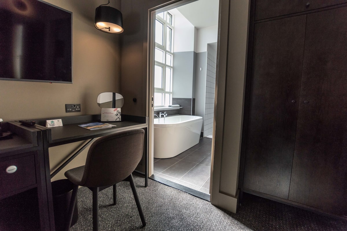 premium bedding, in-room safe, individually decorated, desk