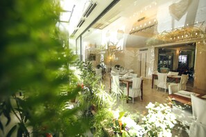 Tägliches inbegriffenes Frühstücksbuffet