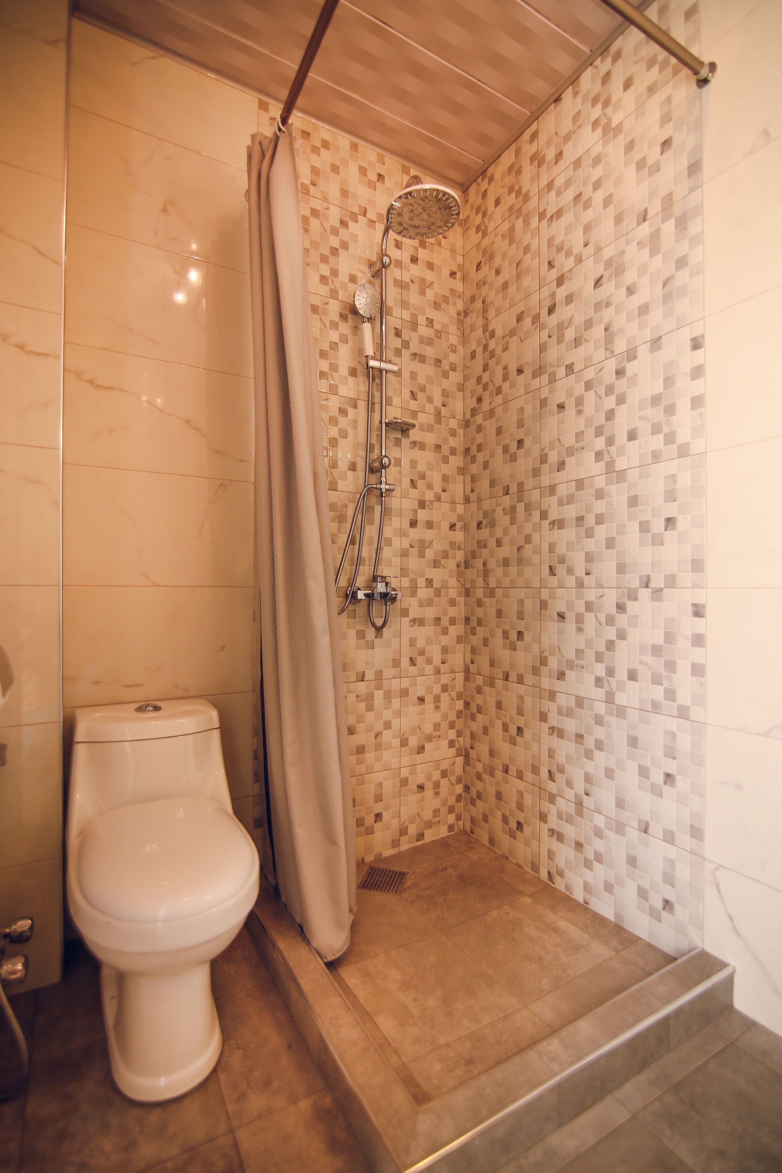 standard triple room | bathroom | shower, free toiletries, hair dryer, slippers