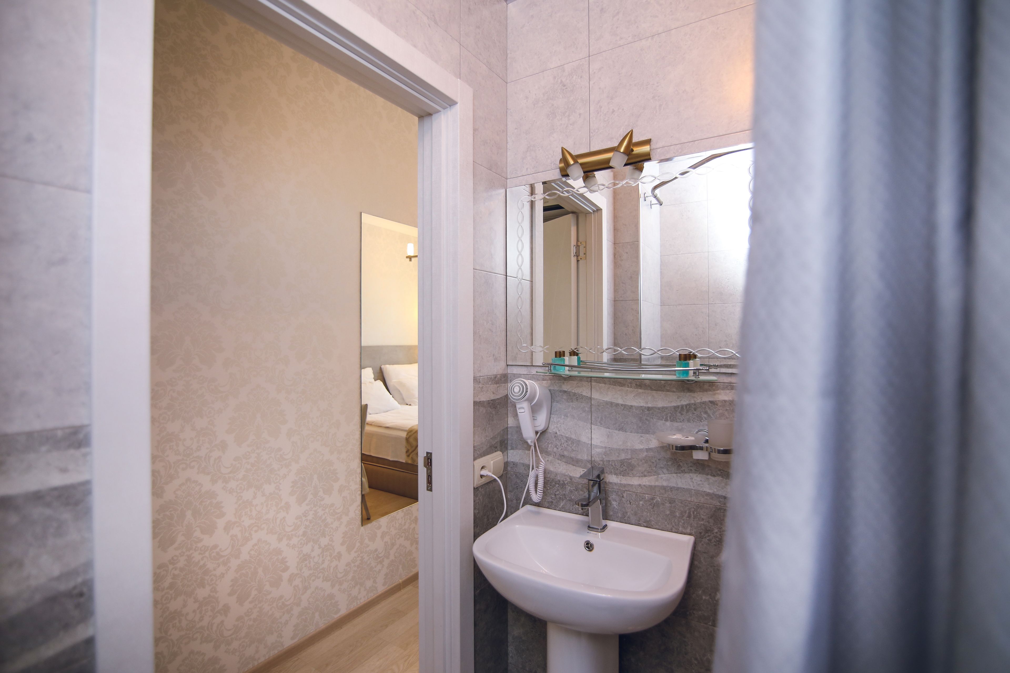 basic double room, garden view | bathroom | shower, free toiletries, hair dryer, slippers