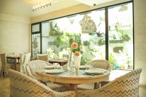 Free daily buffet breakfast - Hotel Kenari (Tbilisi)