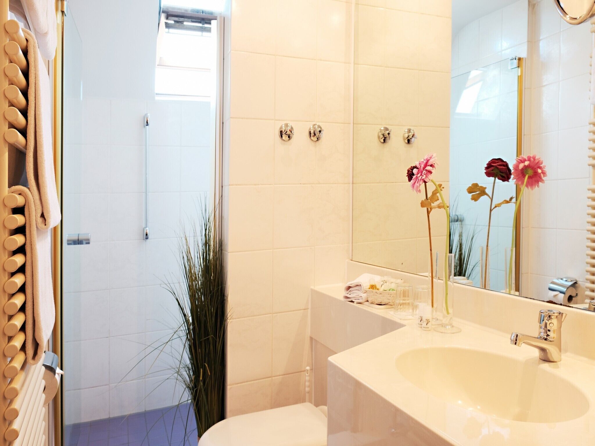 classic suite, ensuite, garden view | bathroom