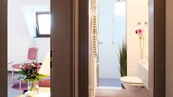 Classic-Suite, mit Bad, Gartenblick | Badezimmer