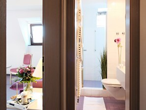 Suite clásica, baño privado, vistas al jardín | Baño