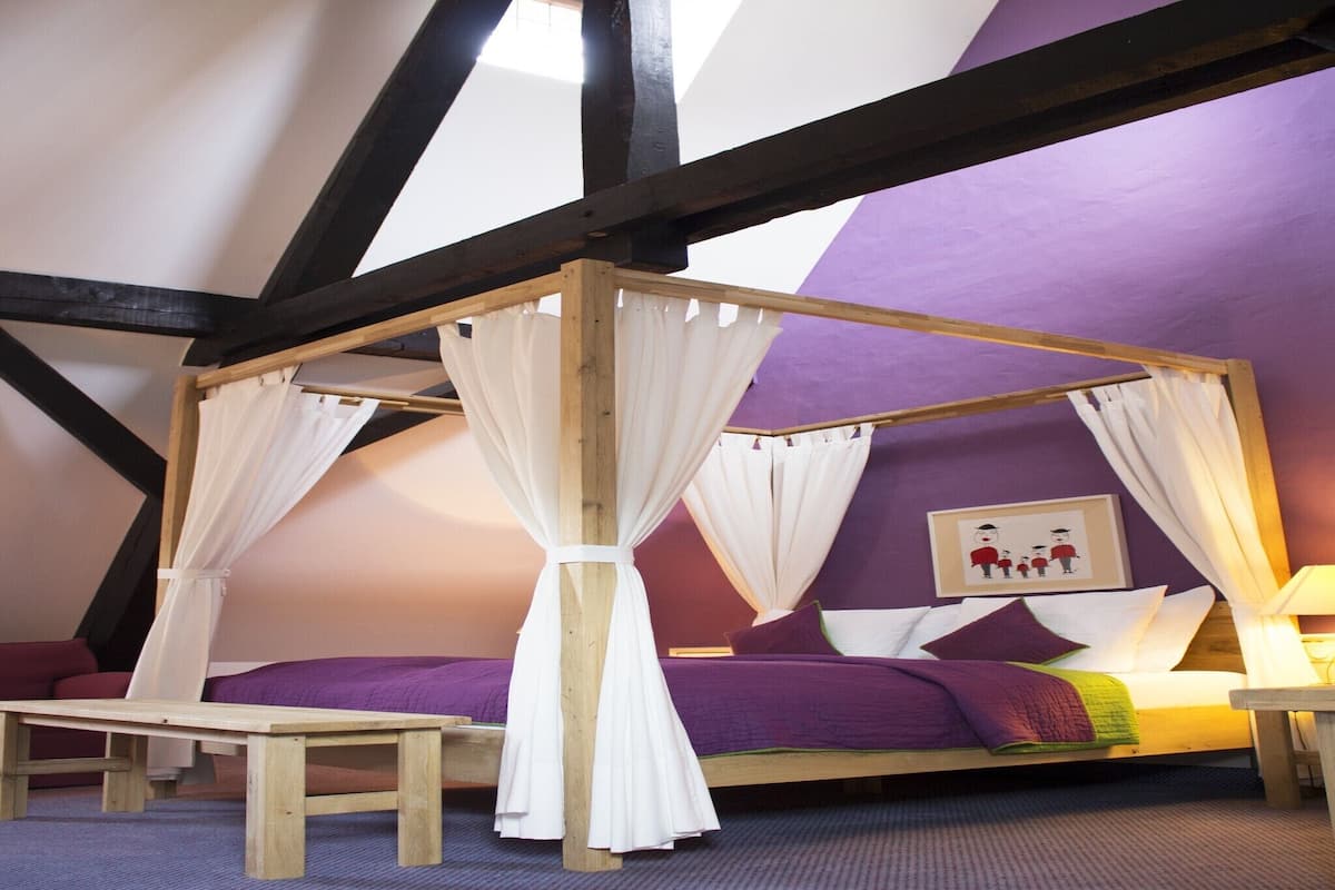 classic suite, ensuite, garden view