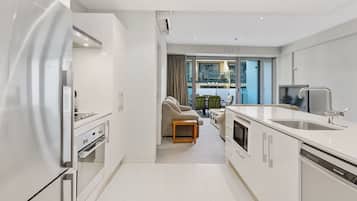 Apartment, 2 Bedrooms, 2 Bathrooms | Private kitchen