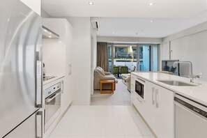 Apartment, 2 Bedrooms, 2 Bathrooms | Private kitchen