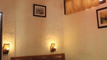 Bộ đồ giường kháng dị ứng, chăn bông, két bảo mật tại phòng