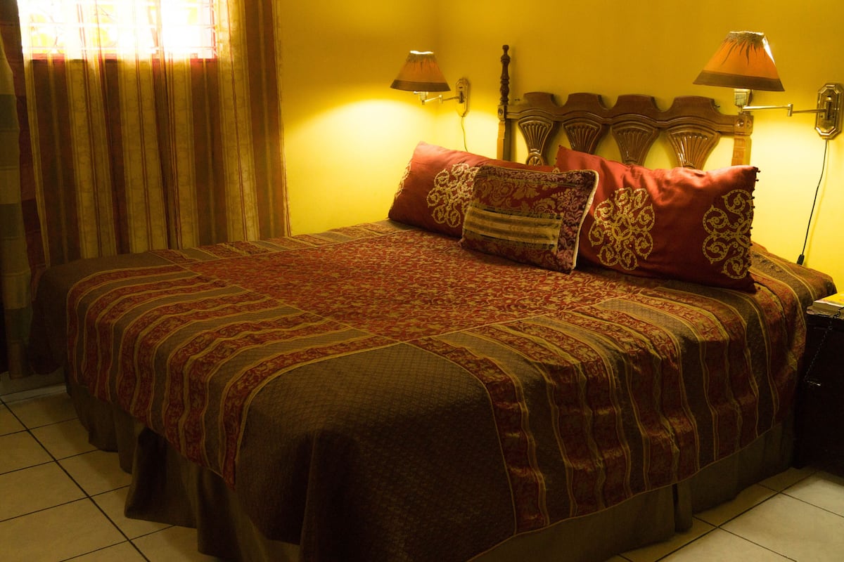 Economy Single Room, 1 Large Twin Bed | Desk, laptop workspace, iron/ironing board, free WiFi
