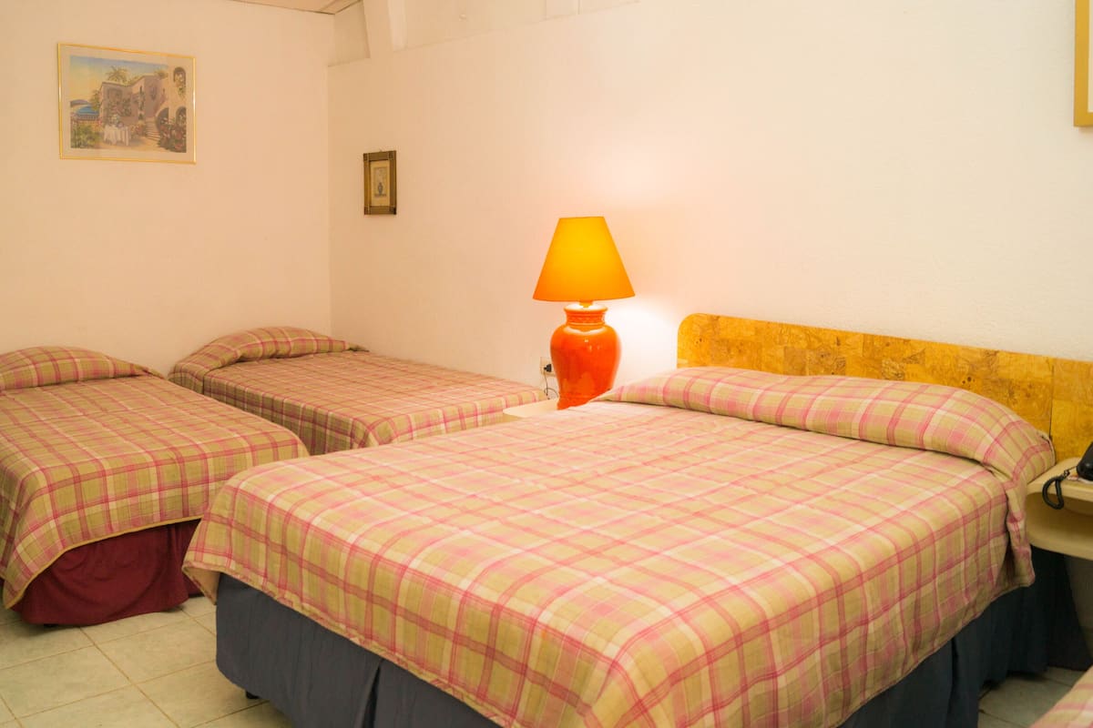Family Room | Desk, laptop workspace, iron/ironing board, free WiFi