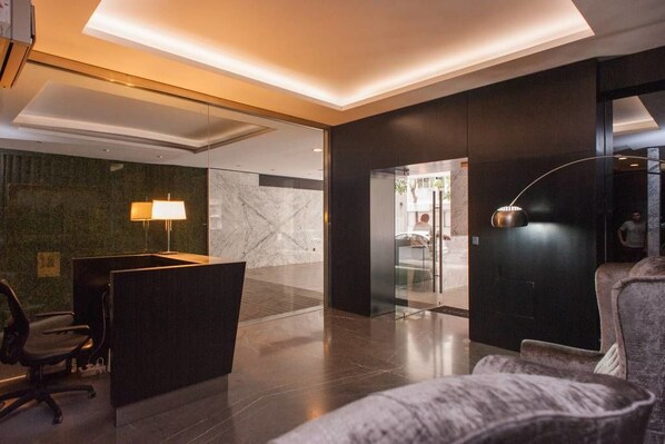 Sala de estar en el lobby