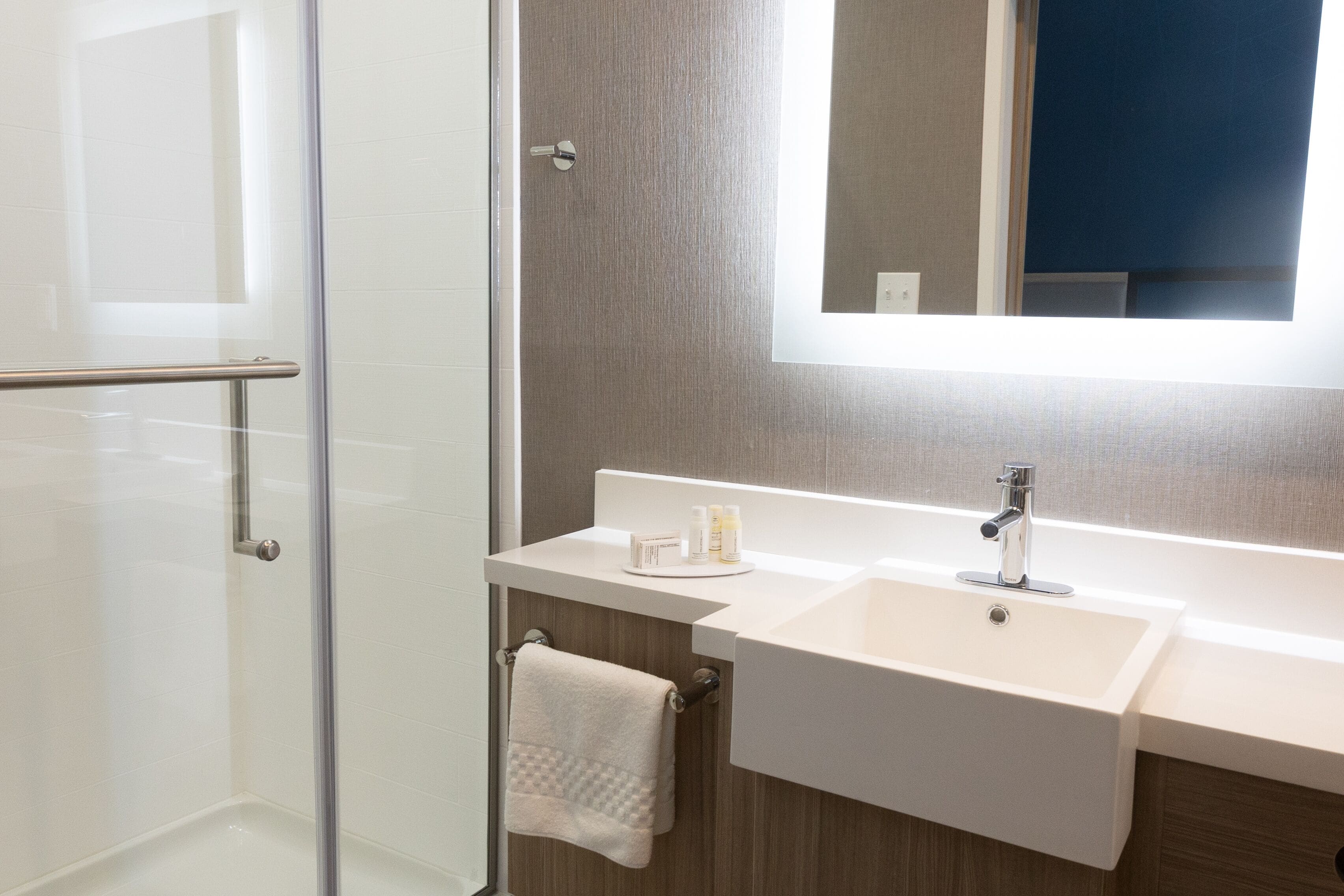 shower, free toiletries, hair dryer, towels