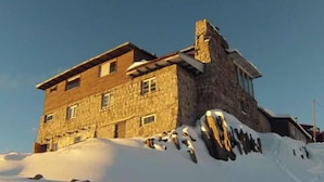 Front of property - Refugio el embudo hostal wine - Hostel (Lo Barnechea)