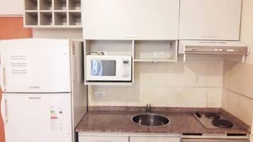 Apartamento, 1 cama de casal e sofá-cama | Cozinha americana privada | Geladeira grande, micro-ondas, fogão, cooktop