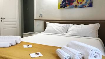 Comfort-Dreibettzimmer | Hochwertige Bettwaren, Minibar, Zimmersafe, Schreibtisch