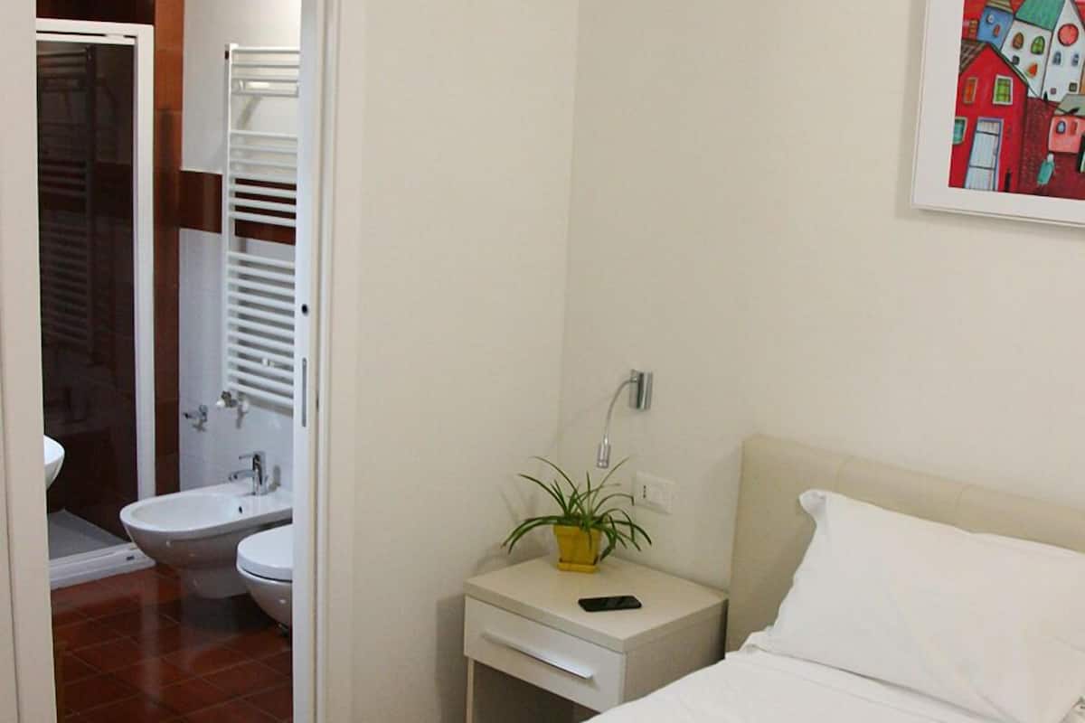 Comfort Double Room Single Use, 1 Large Twin Bed | Premium bedding, minibar, in-room safe, desk