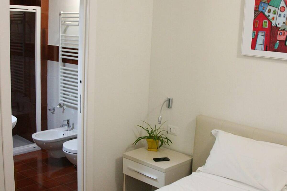 Comfort Double Room Single Use, 1 Large Single Bed | Premium bedding, minibar, in-room safe, desk