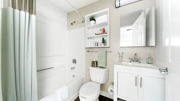 Combined shower/tub, free toiletries, towels, soap