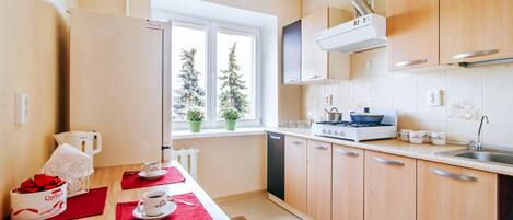 Basic Condo, 1 Bedroom (Pobediteleu 3) | Private kitchen