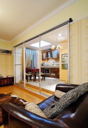 Basic Condo, 2 Bedrooms (Gorodskoy Val 10) | 1 bedroom, iron/ironing board, free WiFi