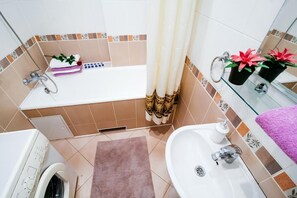 Leilighet – basic, 1 soverom | Bad | Dusj, toalettartikler (inkludert) og håndklær