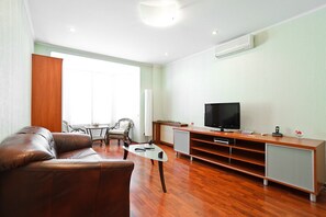 Appartement de base, 2 chambres (Nezavisimoski 74) | Système d’insonorisation, fer et planche à repasser