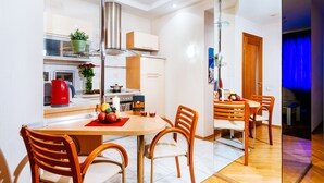 Appart'hôtel, 2 chambres | Cuisine privée