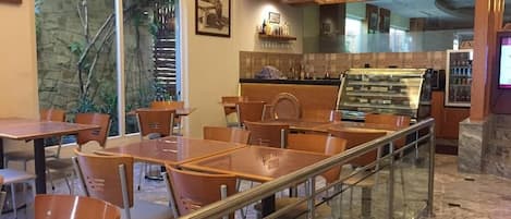 2 restaurants, breakfast, lunch, dinner served; international cuisine