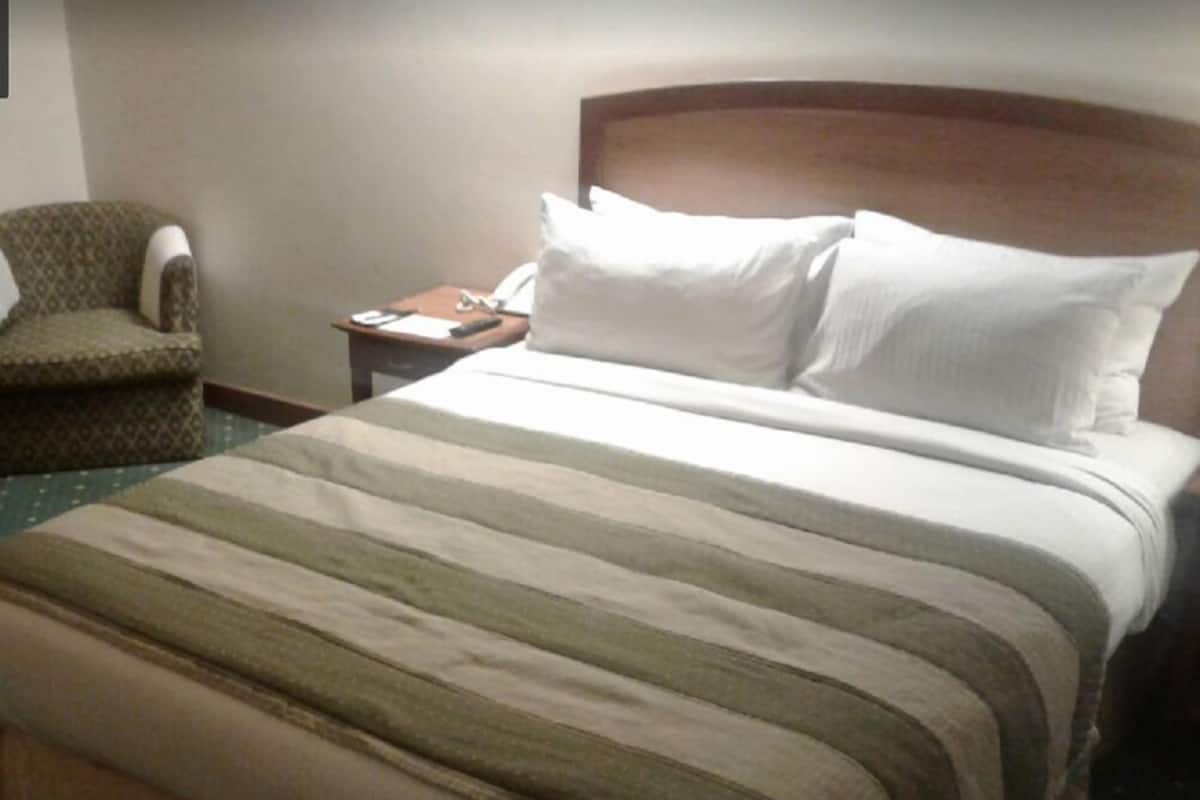 Double Room | Minibar, in-room safe, desk, blackout curtains