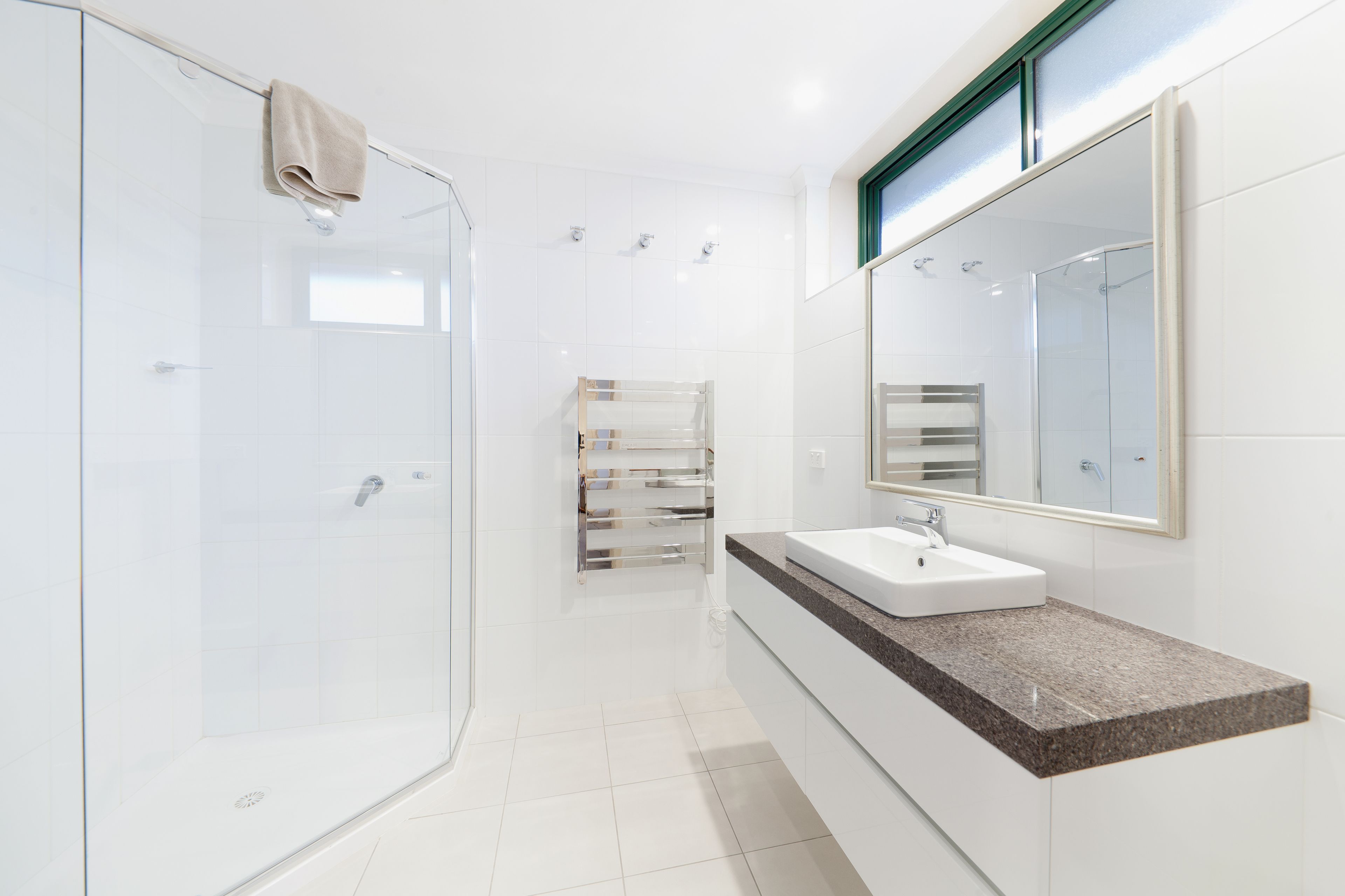Alpine Room | Bathroom | Shower, hair dryer, towels