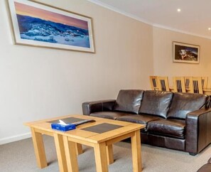 Flat-screen TV - Arlberg Hotel Mount Buller (Mount Buller)