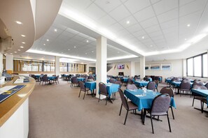Lunch and dinner served - Arlberg Hotel Mount Buller (Mount Buller)