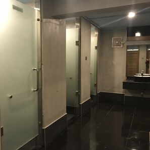 Ducha, cabezal de ducha tipo lluvia, artículos de tocador gratuitos