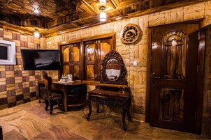 Suite | Minibar, desk, blackout drapes, free WiFi