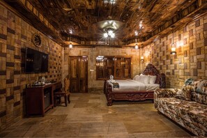 Suite | Minibar, desk, blackout drapes, free WiFi - Home Stone Resort (Battambang)