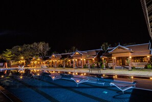 Outdoor pool - Home Stone Resort (Battambang)