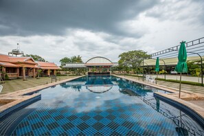 Outdoor pool - Home Stone Resort (Battambang)