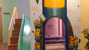 Suite familiar | Escriptori, cortines opaques i wifi gratuïta