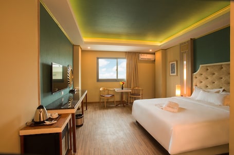 Quarto superior, 1 cama King | Frigobar, cofres nos quartos, escrivaninha, berços grátis. Appleton Boutique Hotel - Cebu