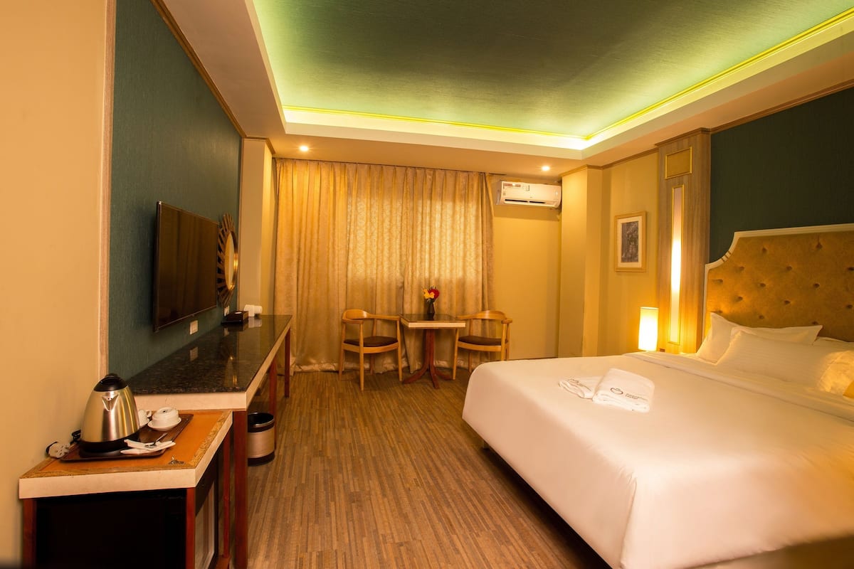 Minibar, in-room safe, desk, free cots/infant beds