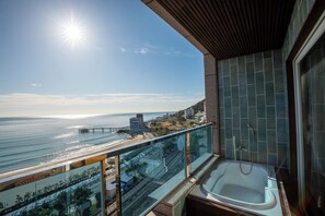 5. Deluxe Twin Ocean | Balcony view - SongJeong OLLA Hotel (Busan)