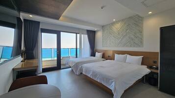 5. Deluxe Twin Ocean | Edredones de plumas, cortinas opacas, sistema de insonorización
