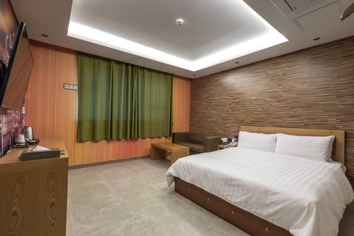1. Standard Double Mountain | Down comforters, blackout drapes, soundproofing, free WiFi