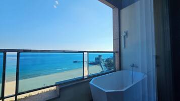 7. Family Triple Ocean | Terrace/patio