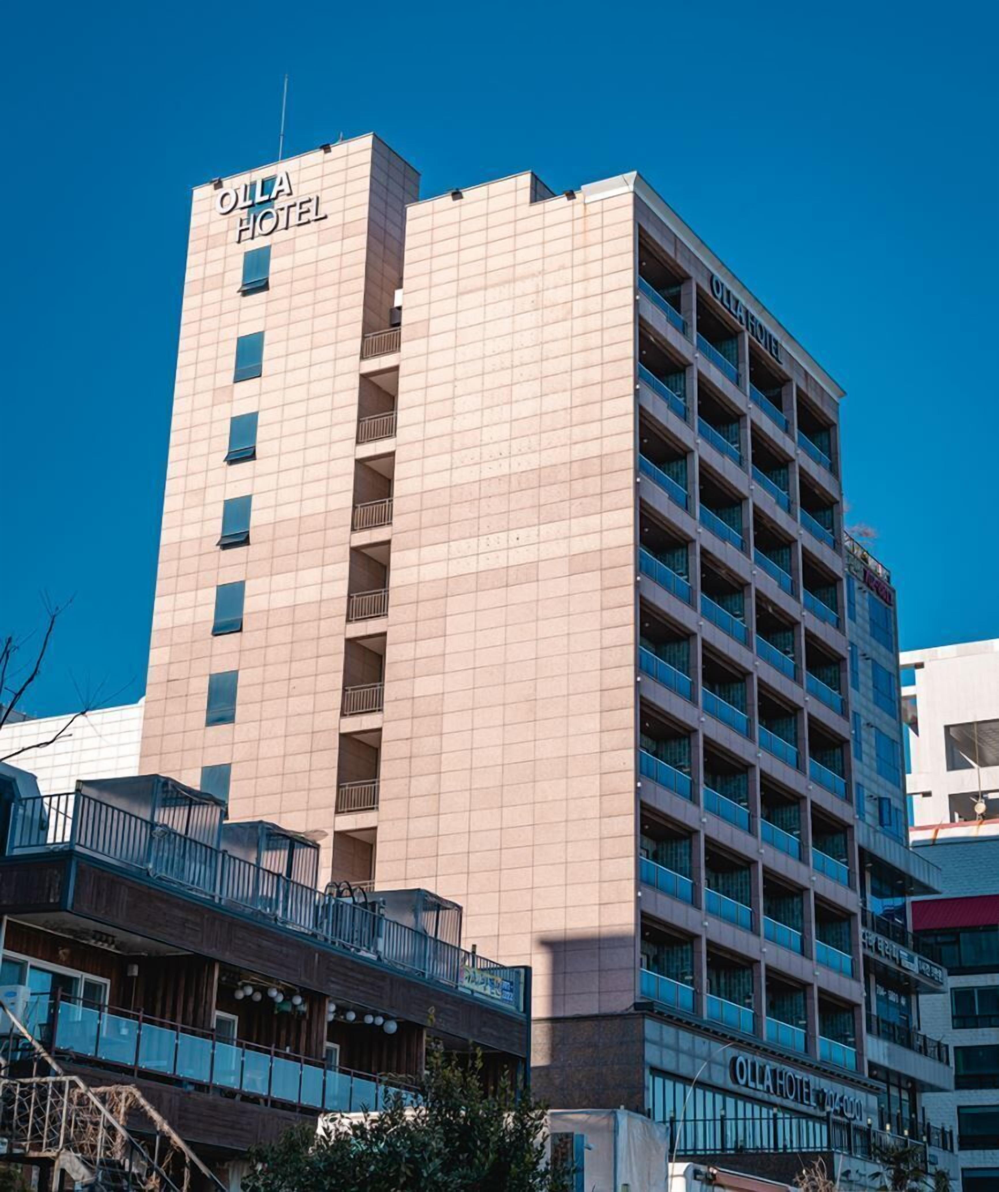 숙박 시설 입구