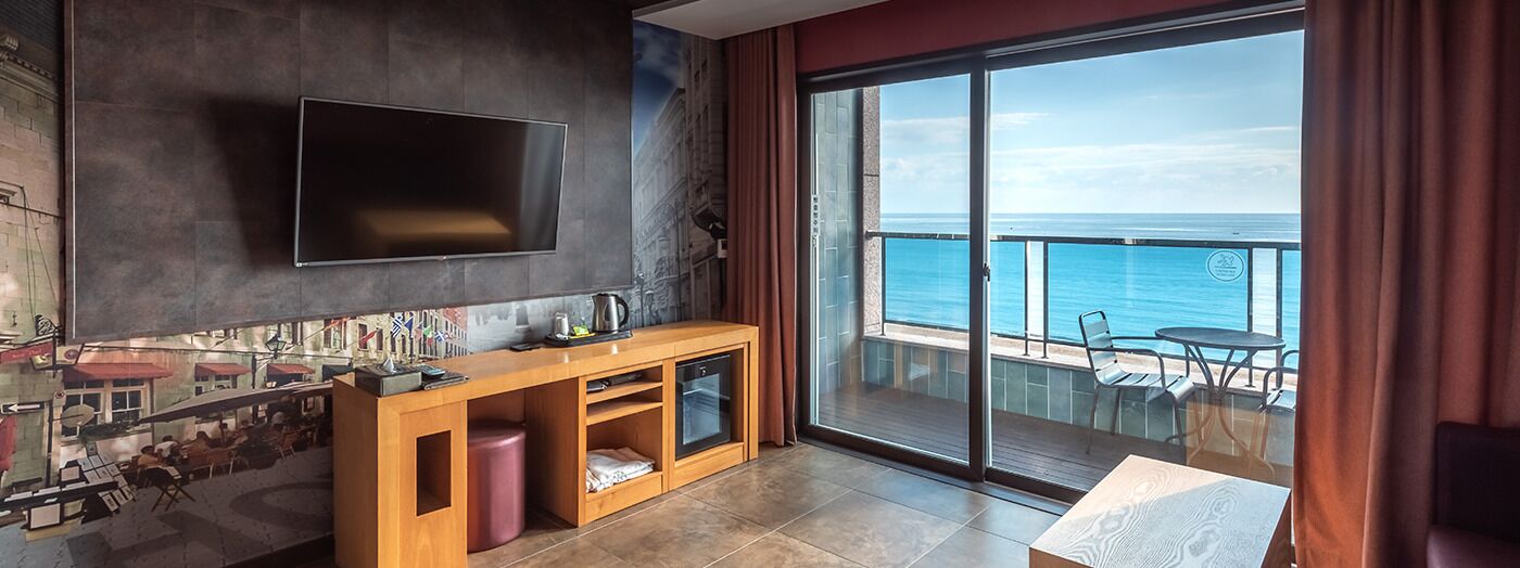 4. Deluxe Double Ocean | Down comforters, blackout drapes, soundproofing, free WiFi