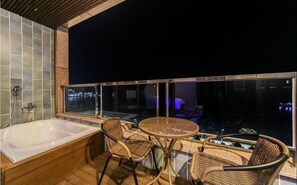 4. Deluxe Twin Ocean | Terrasse/Patio