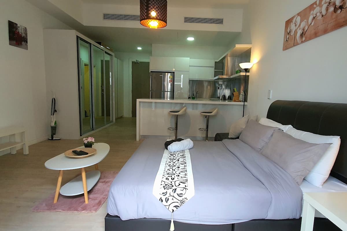Design studio suite, balkon, uitzicht op stad | 1 slaapkamer, individueel gedecoreerd, individueel gemeubileerd
