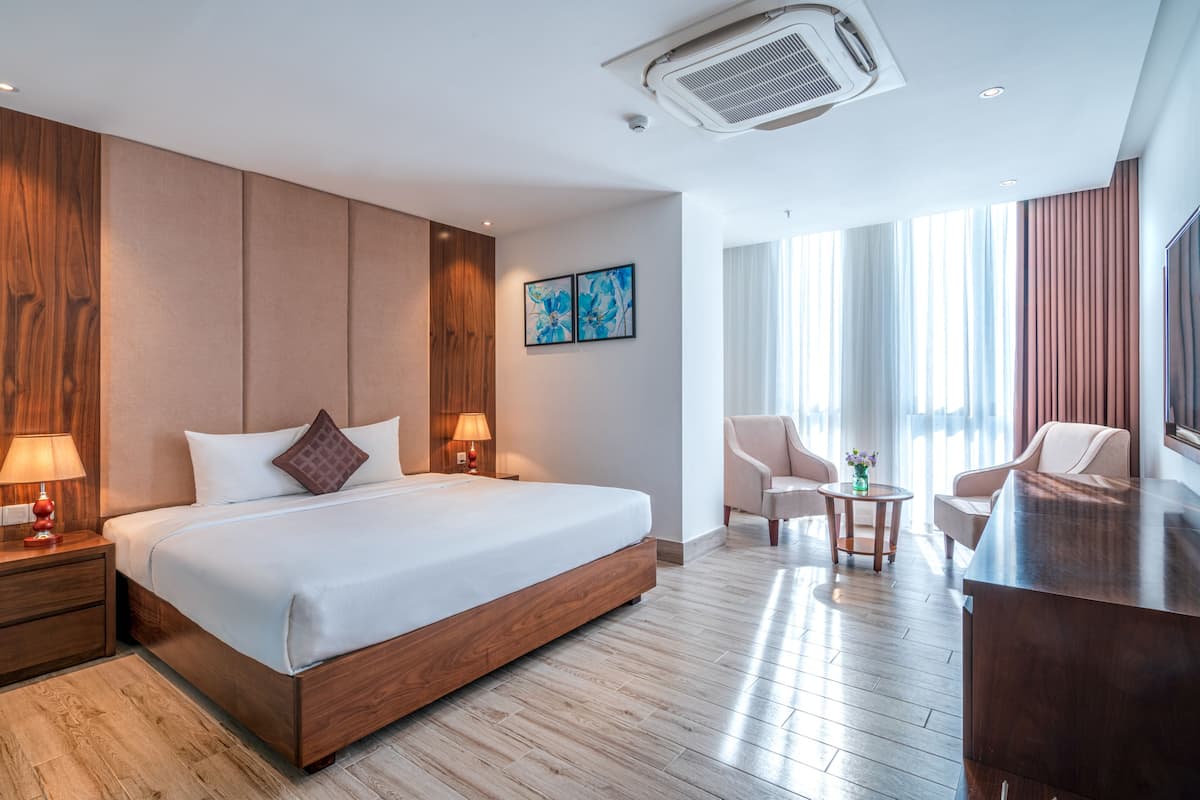 Suite Deluxe, 1 très grand lit, vue ville | Vue de la chambre